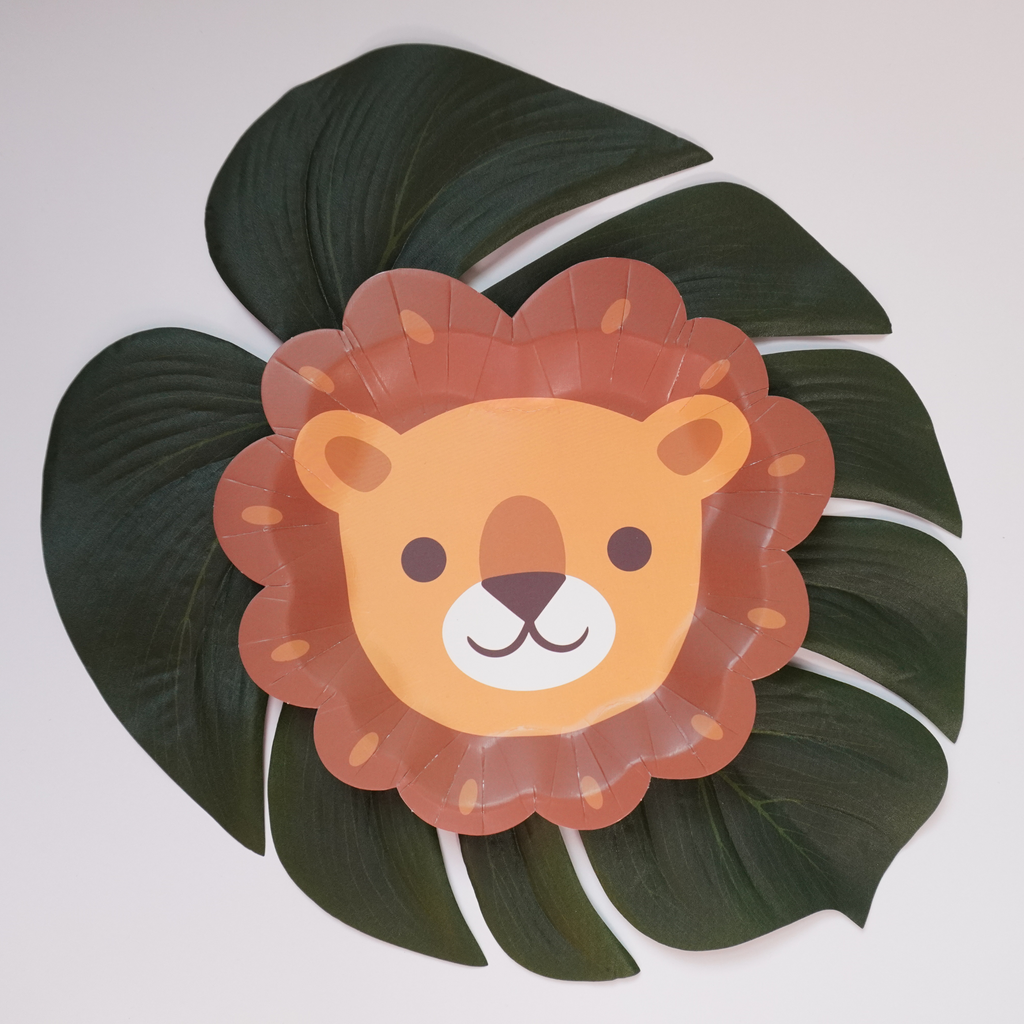 Lion-shaped 8-inch paper plate by Festive Fun Co.